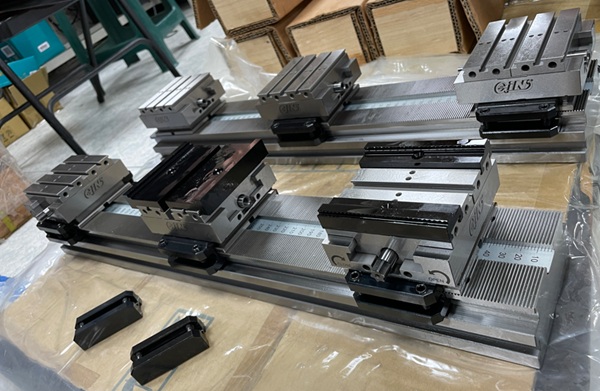 Self-Centering Vise (Fits EROWA, 3R)